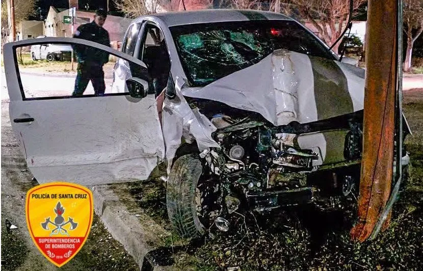 Bomberos actúan tras choque entre dos vehículos en Puerto San Julián