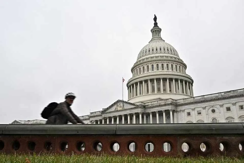 Cámara de Representantes de EE.UU. aprueba ley de ayuda a Ucrania y sanciones a Rusia pese a resistencia de Trump
