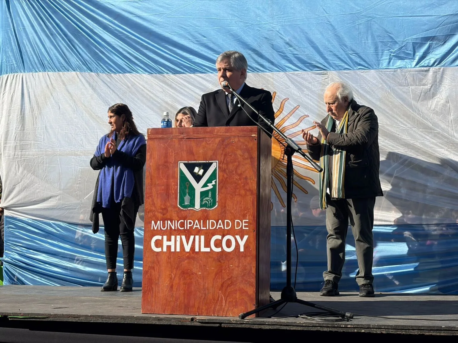 Cientos de vecinos acompañaron la Promesa de Lealtad a la Bandera en Chivilcoy