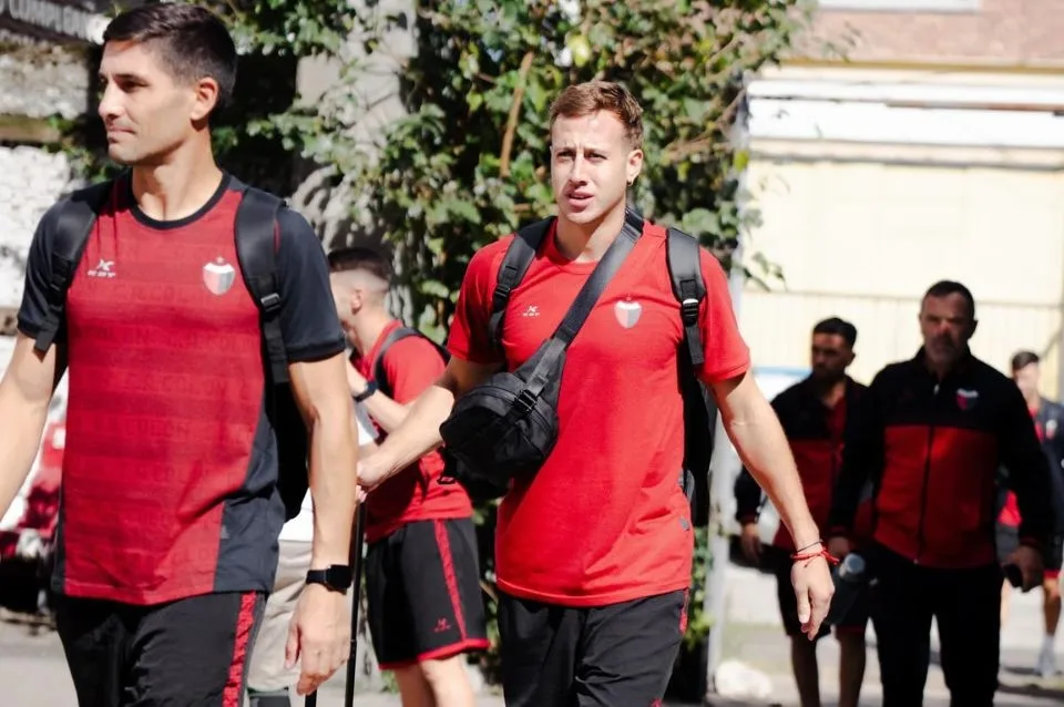 Colón busca recuperar la punta en su visita a Defensores de Belgrano