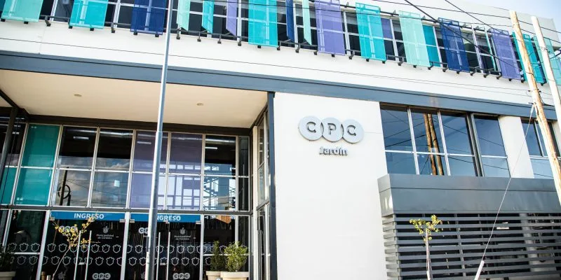 Detienen a dos empleados jerárquicos del CPC Barrio Jardín por emisión de carnets falsos