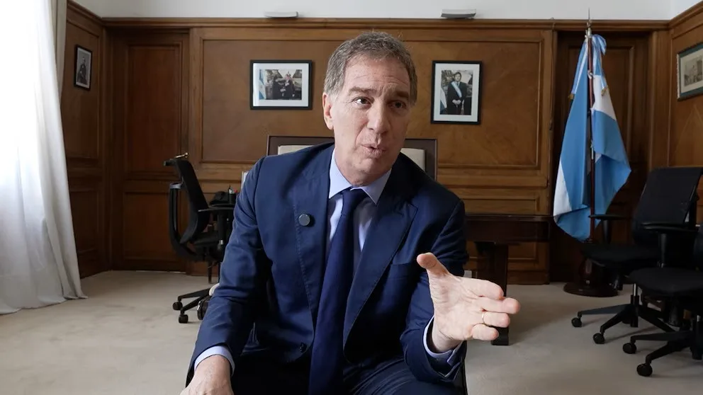 Diego Santilli confirma que Manuel Adorni renunció por agotamiento emocional y enfrentará la justicia sin privilegios