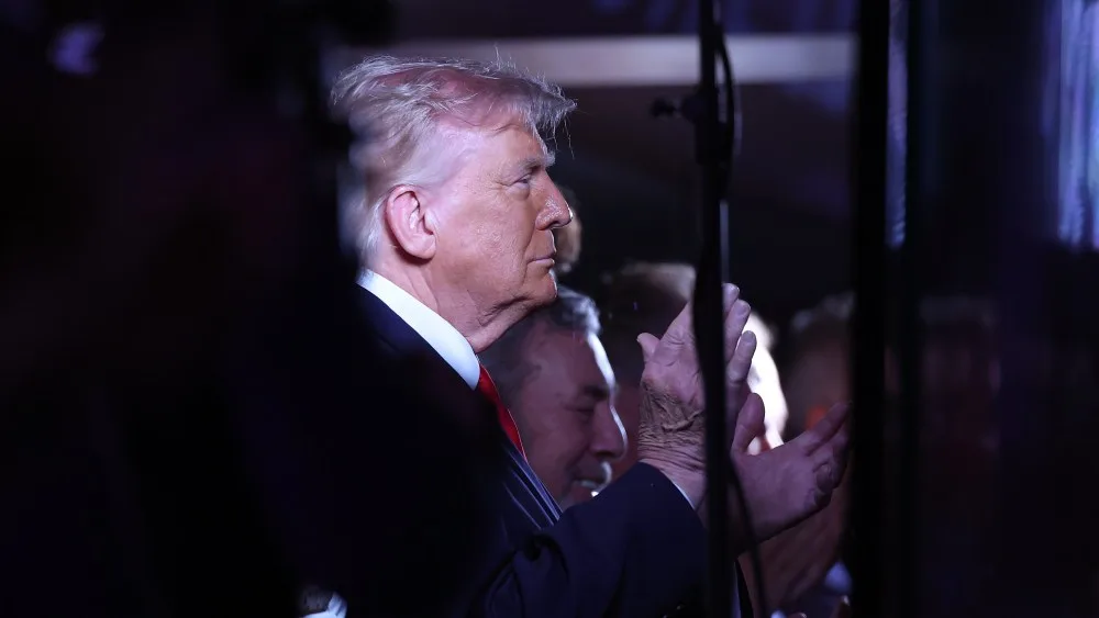 Donald Trump es recibido con abucheos en el Madison Square Garden durante las finales de la NBA
