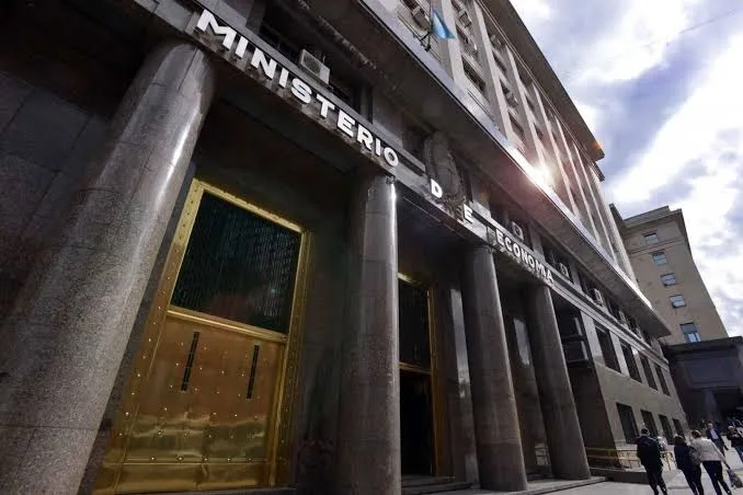 El ajuste fiscal nacional profundiza el déficit en las provincias argentinas