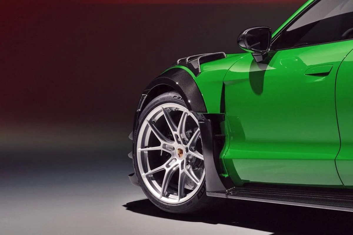 El Porsche Taycan Turbo GT con neumáticos Pirelli marca récord en Nürburgring para eléctricos