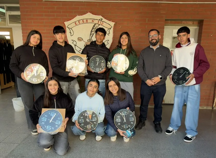El regreso de los relojes de pared refleja cambios profundos en la vida escolar