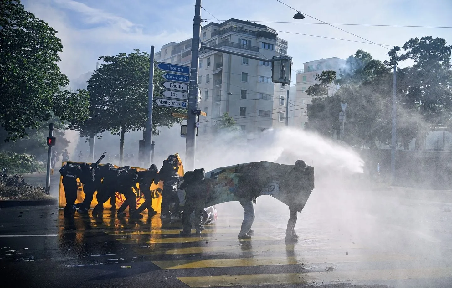 Enfrentamientos y disturbios marcan las protestas previas a la cumbre del G7 en Ginebra