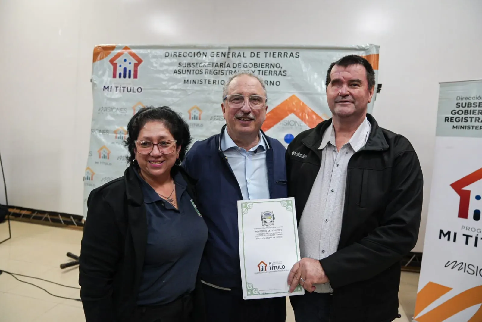 Entregan 59 títulos de propiedad en Puerto Iguazú para fortalecer el arraigo familiar
