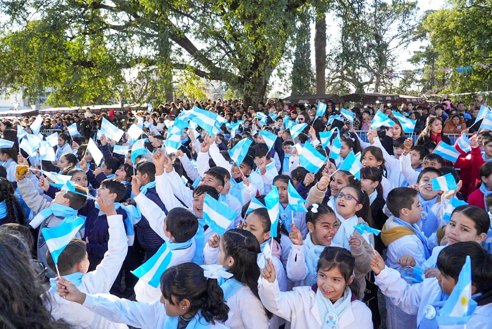 Estudiantes de cuarto grado renovaron su compromiso con la Bandera Nacional en Alta Gracia