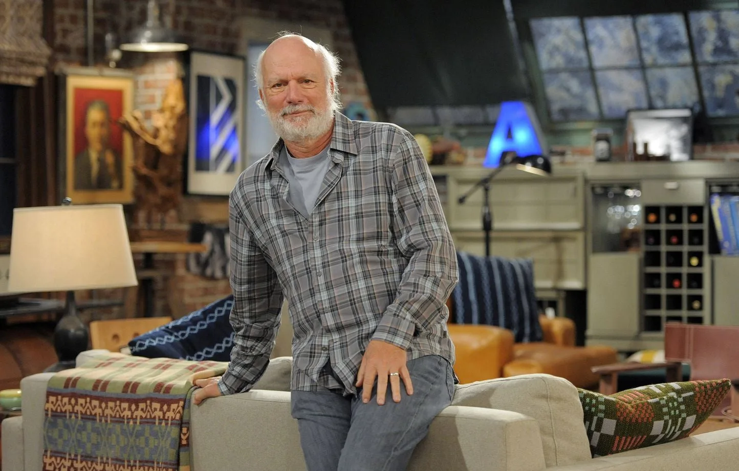 Fallece James Burrows, director icónico de las comedias más populares de la TV estadounidense