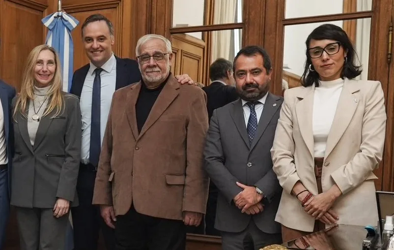 Guzmán Coraita asistió a reunión con Adorni pese a su pasado anticorrupción