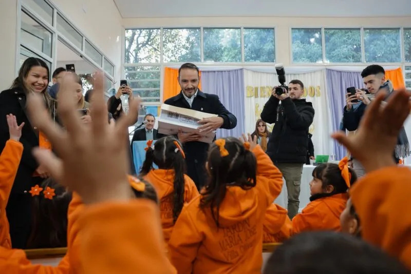 Inauguran un nuevo jardín de infantes con tecnología en Villa Olivari
