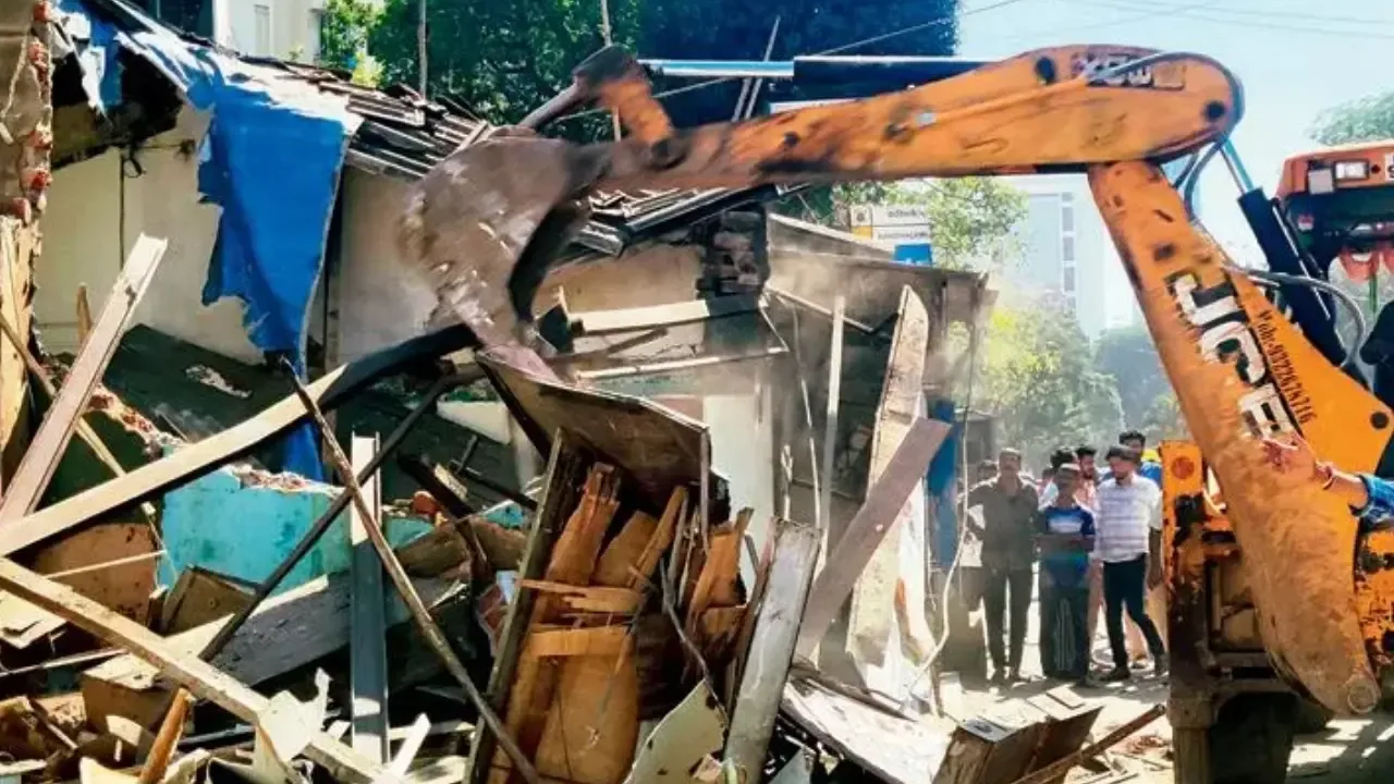 Inician demolición masiva en Ahmedabad para ampliar carretera estatal y mejorar tránsito
