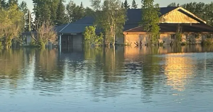 Inundaciones afectan hogares y negocios en Swan River, Manitoba, mientras avanzan las labores de apoyo