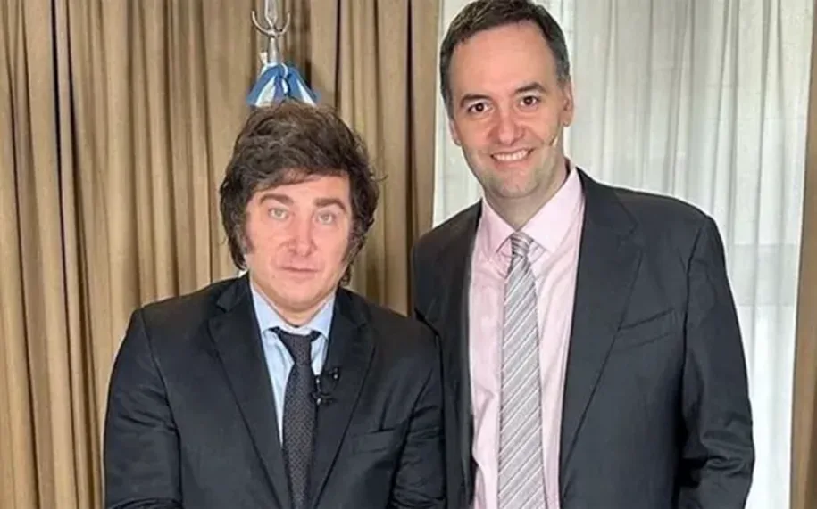 Javier Milei ratificó su apoyo a Manuel Adorni pese a las críticas internas y su renuncia