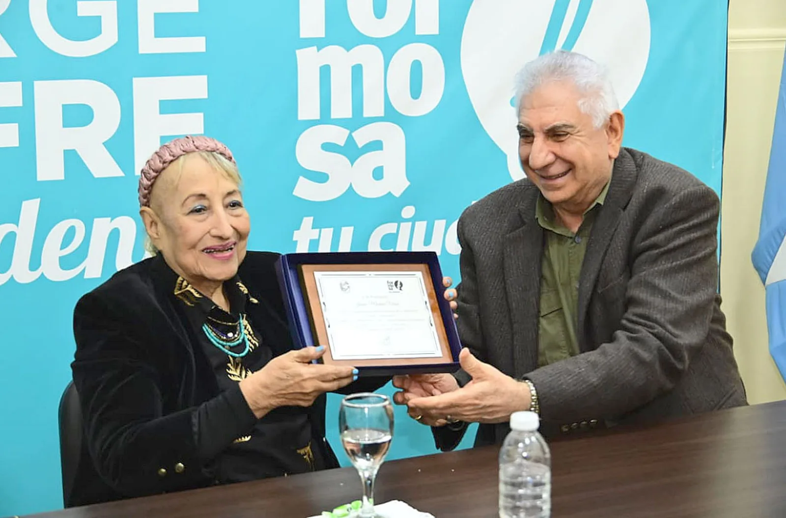 Jorge Jofré reconoció la trayectoria de Juana Verón en un acto local