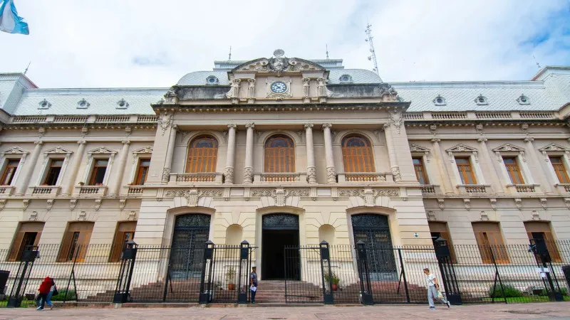 Jujuy consiguió un adelanto de coparticipación para garantizar obras y pagos provinciales