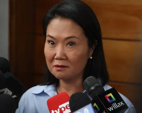 Keiko Fujimori encabeza el recuento final y avanza hacia la presidencia de Perú