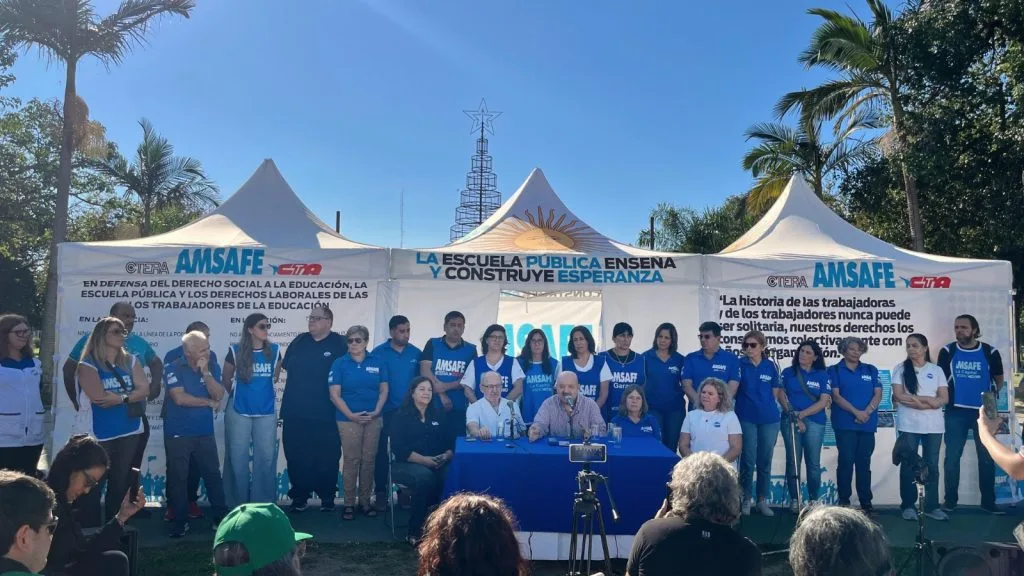 La Carpa Blanca de AMSAFE recorre Santa Fe defendiendo la educación pública