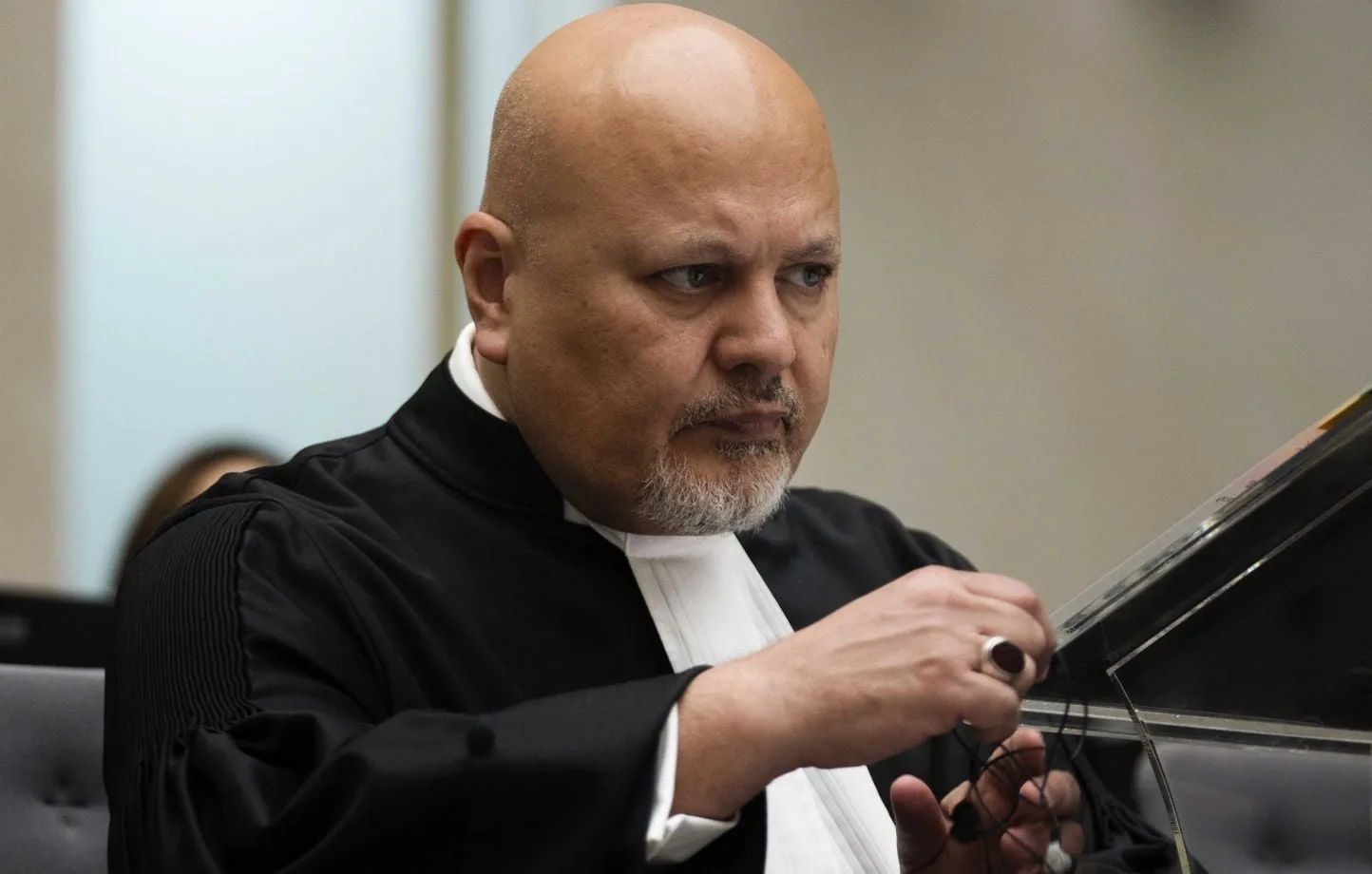 La Corte Penal Internacional suspende a su fiscal general por denuncias de agresión sexual