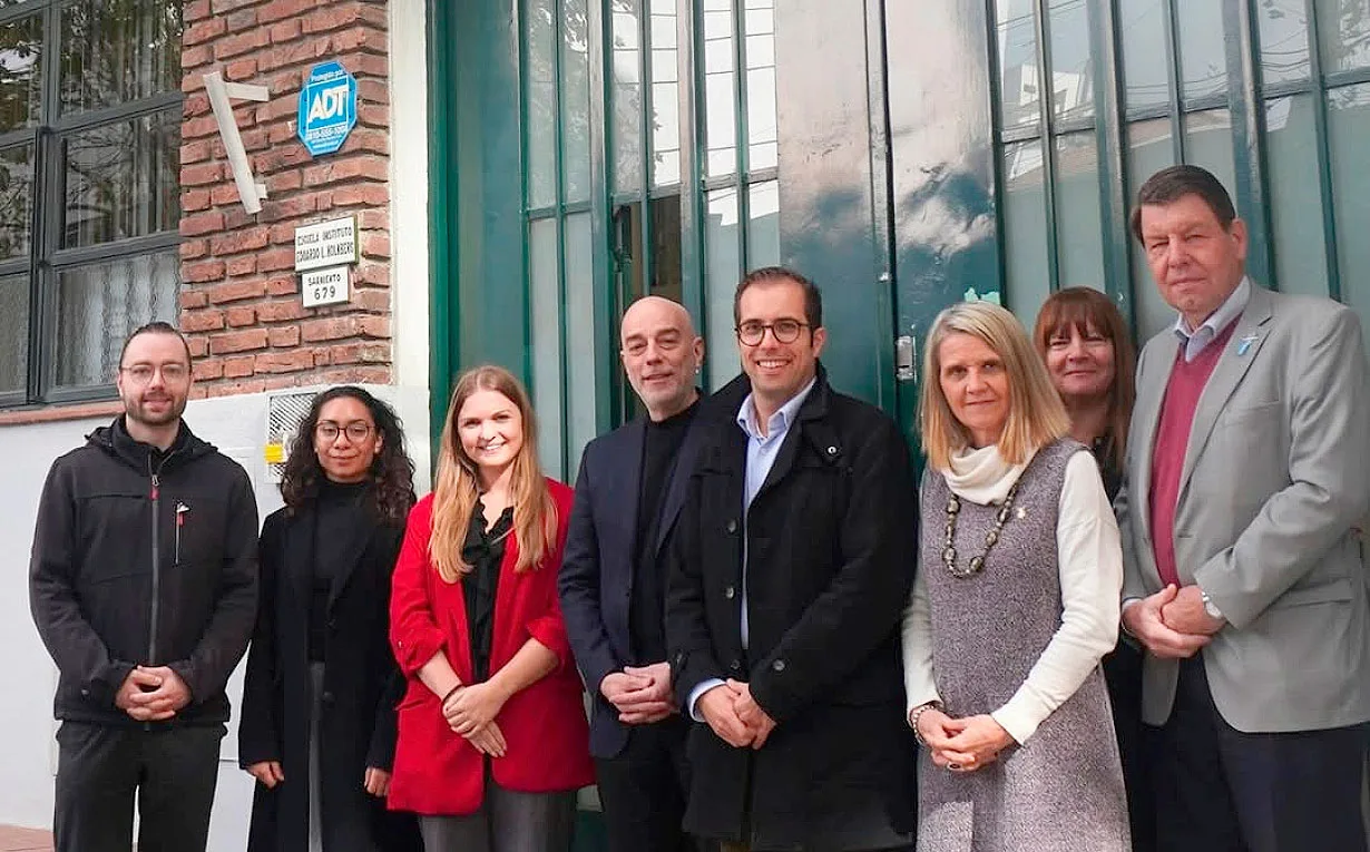 La Embajada de Alemania visitó Holmberg Schule para fortalecer la educación bicultural