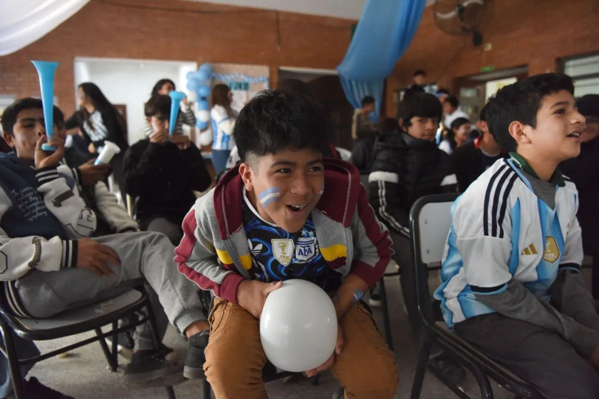 La escuela rural El Duraznito celebró el Mundial con una transmisión especial en el aula
