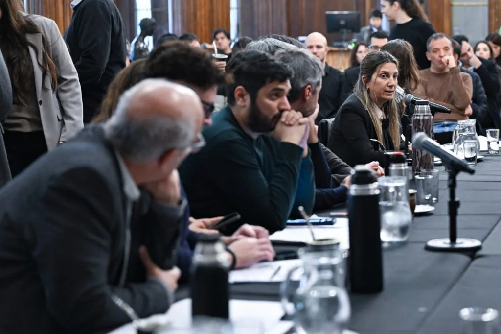 La Legislatura porteña aprueba financiamiento para Línea F y propone programa de desendeudamiento familiar