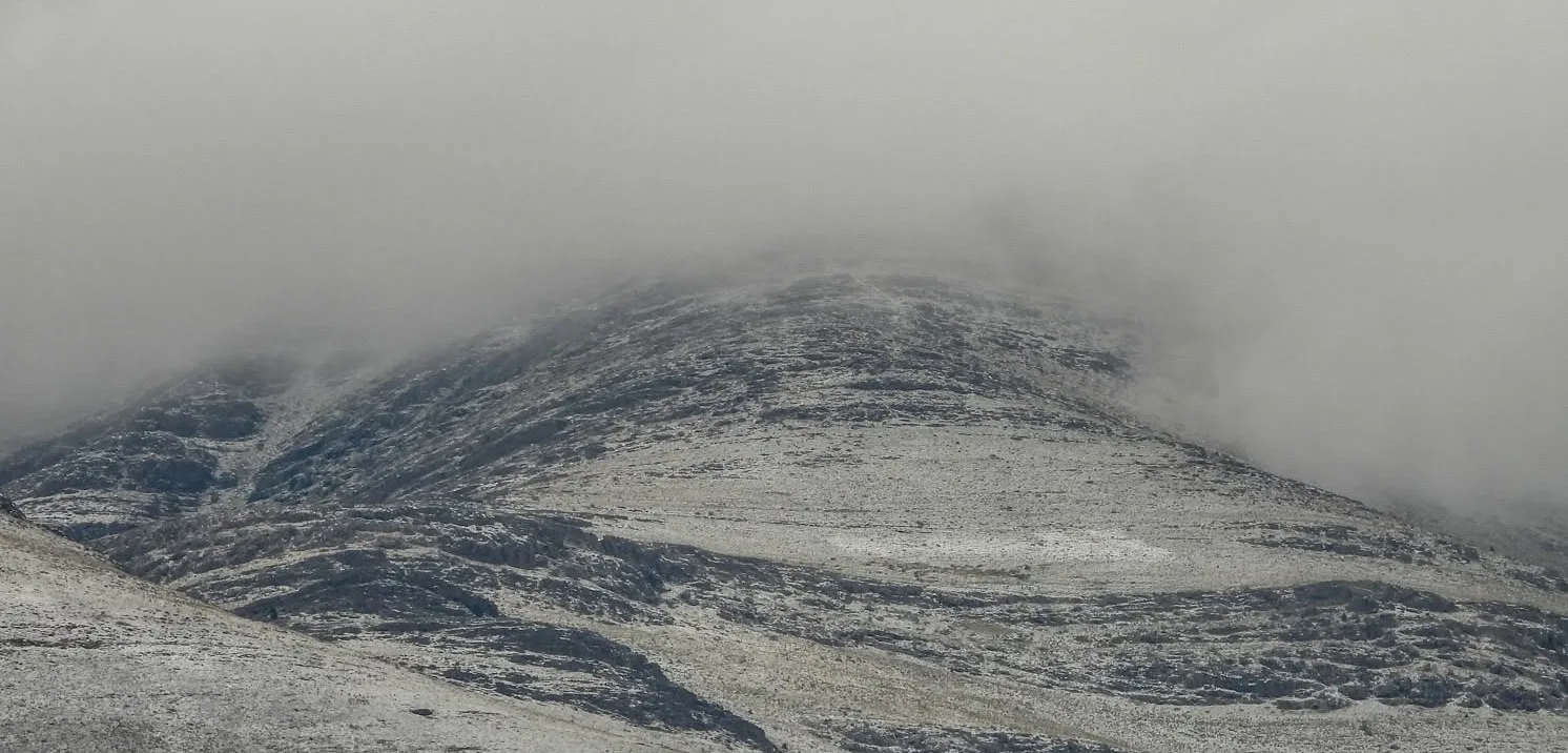 La nieve cubrió las cumbres de Sierra de la Ventana y anticipan un paisaje invernal excepcional