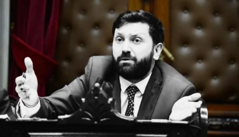 La UCR de Necochea respalda a Pablo Juliano tras el bloqueo a la interpelación a Manuel Adorni