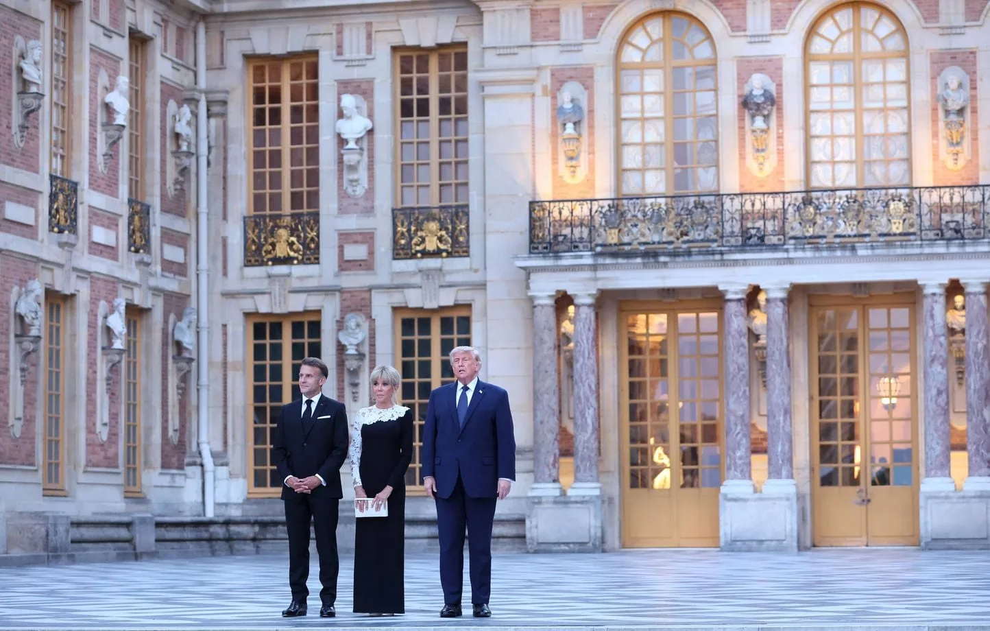 Macron defiende el uso de Versalles y niega haber invitado formalmente a Trump a la cena