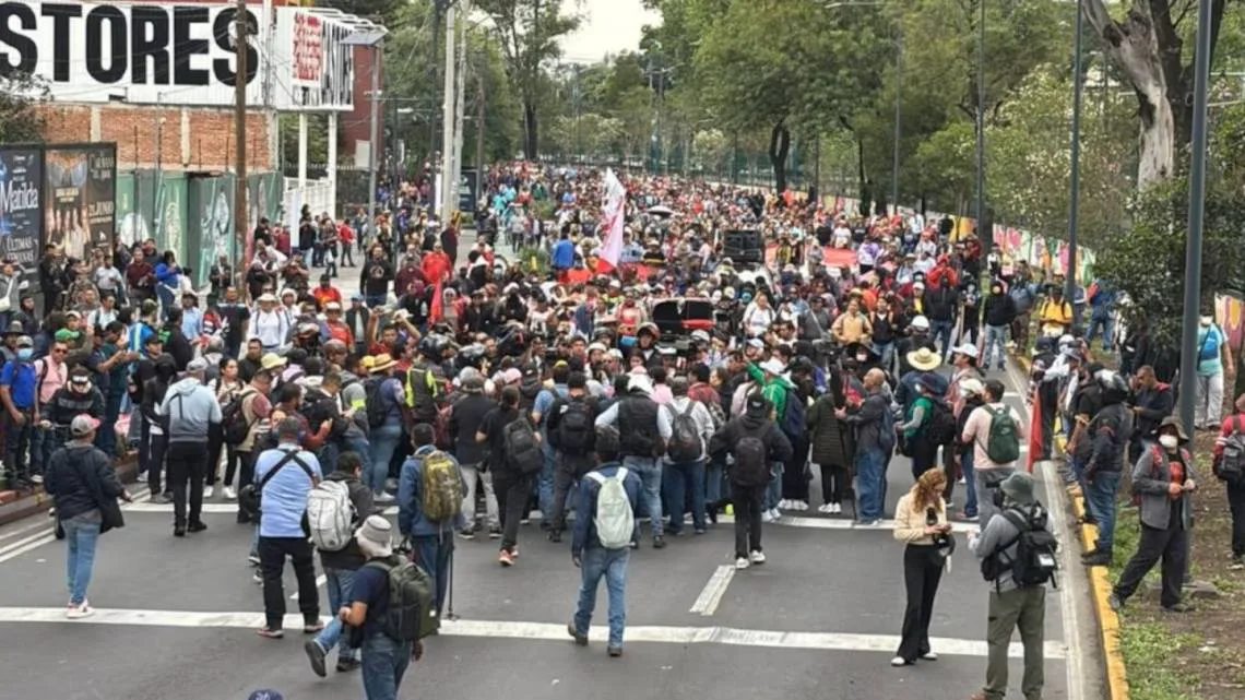 Maestros bloquean acceso al Estadio Azteca a dos días del inicio del Mundial 2026