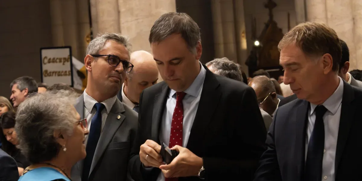 Manuel Adorni dejará el directorio de YPF tras renunciar a la Jefatura de Gabinete