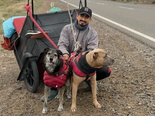 Mariano Castillo está a punto de completar una caminata desde Olavarría hasta San Martín de los Andes