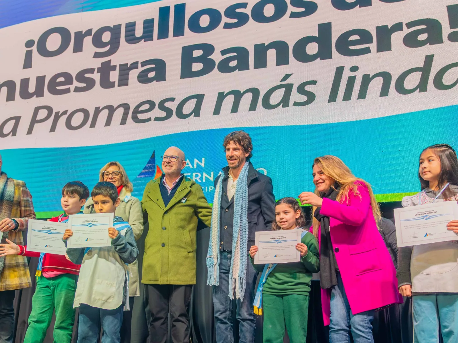 Más de 2.500 alumnos de San Fernando renovaron su Promesa a la Bandera en acto oficial