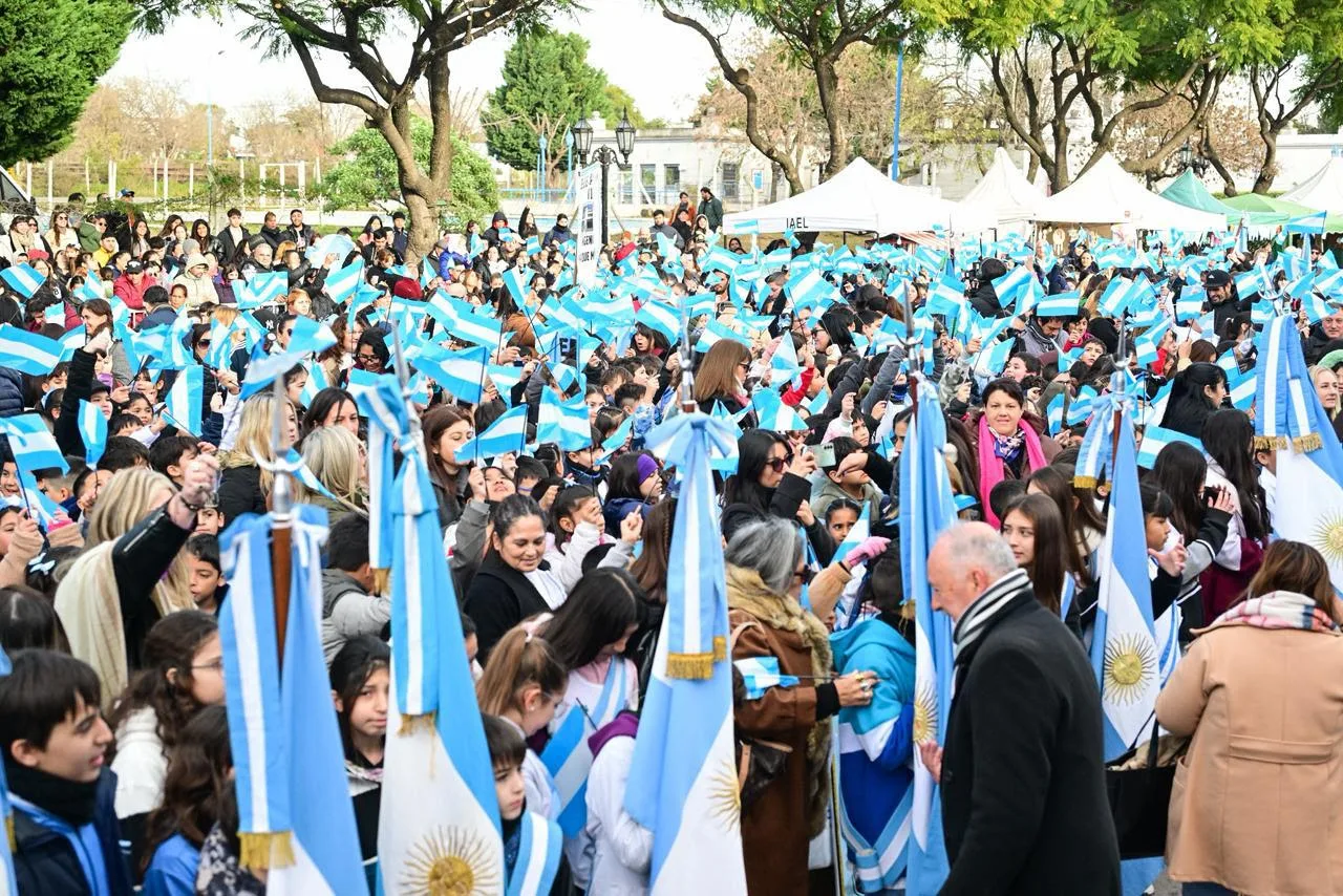 Más de 3.200 alumnos renovaron la Promesa de Lealtad a la Bandera en Garín