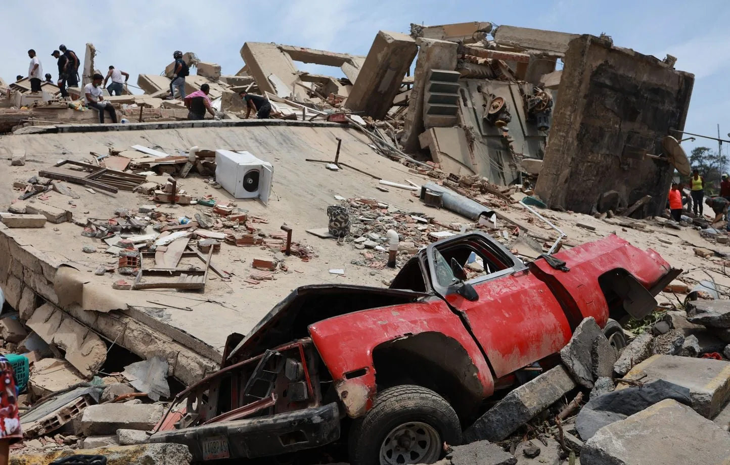 Más de 500 muertos y decenas de desaparecidos tras los terremotos en Venezuela