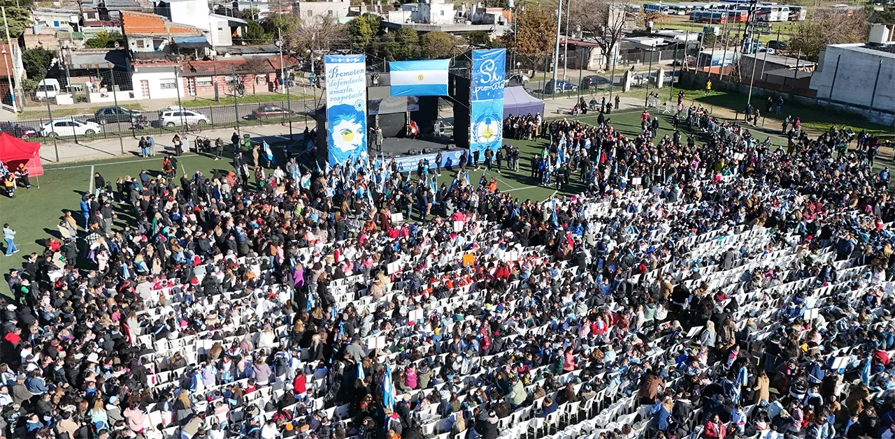 Más de 8 mil estudiantes de Merlo prometieron lealtad a la bandera nacional