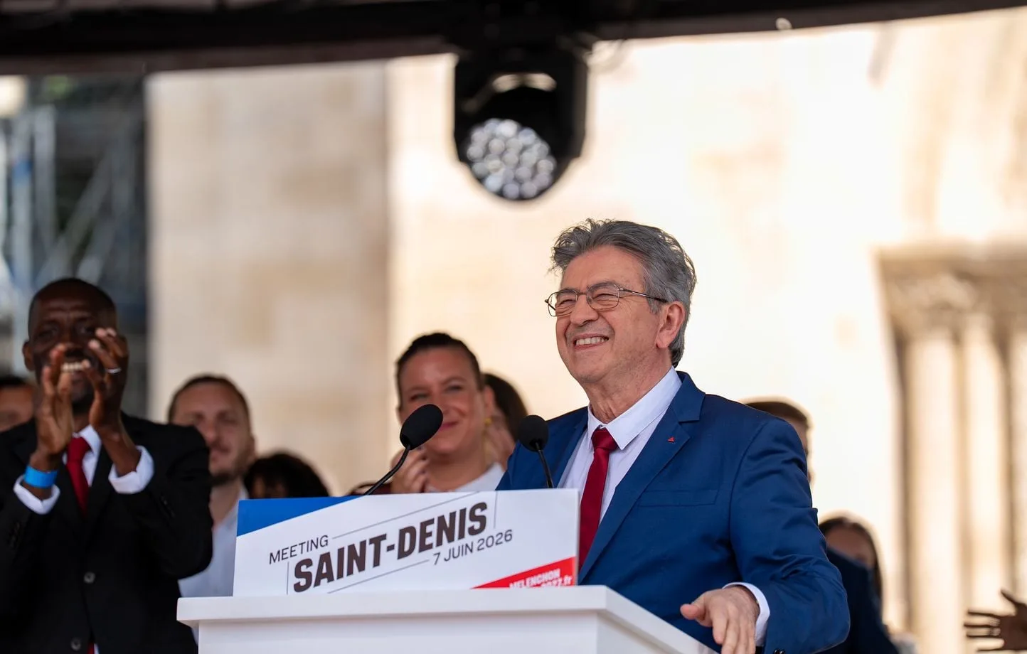 Mélenchon adopta lemas de extrema derecha para enfrentar al Agrupamiento Nacional