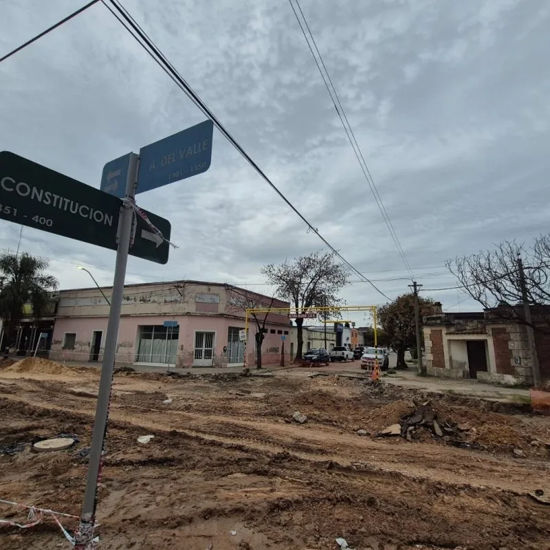 Mendoza inicia renovación integral de redes cloacales y de agua potable en calle Hipólito Yrigoyen