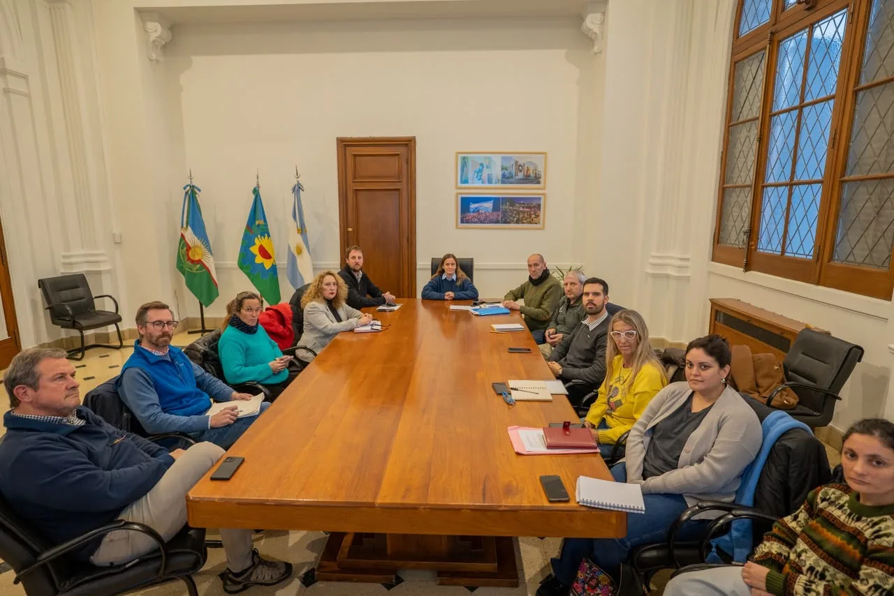 Mercedes Landivar lideró reunión clave sobre obras en infraestructura rural local