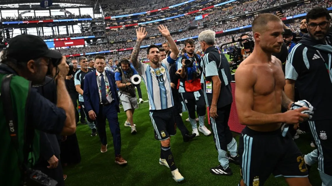 Messi marca récord y guía a Argentina a octavos tras triunfo ajustado ante Austria
