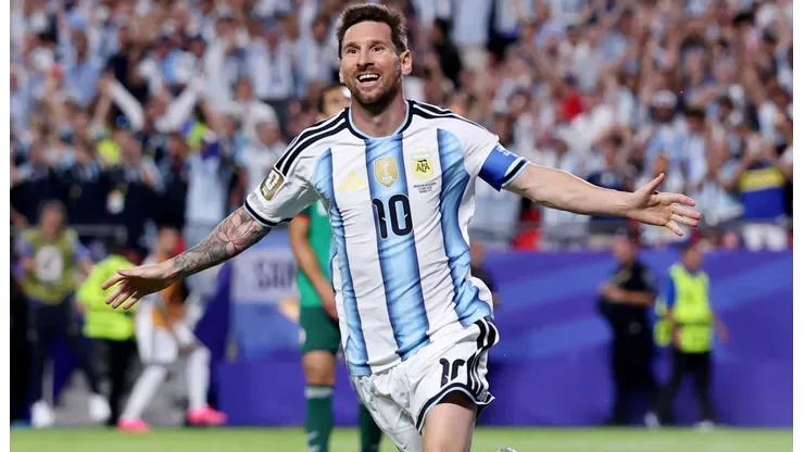 Messi se acerca a un récord histórico de goles de tiro libre con la selección argentina