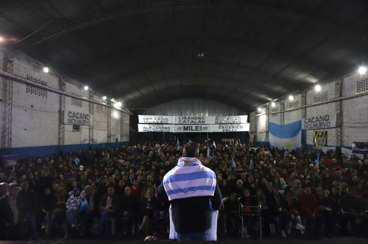 Milei apoya el crecimiento político de Lisandro Catalán tras multitudinario acto en Tucumán
