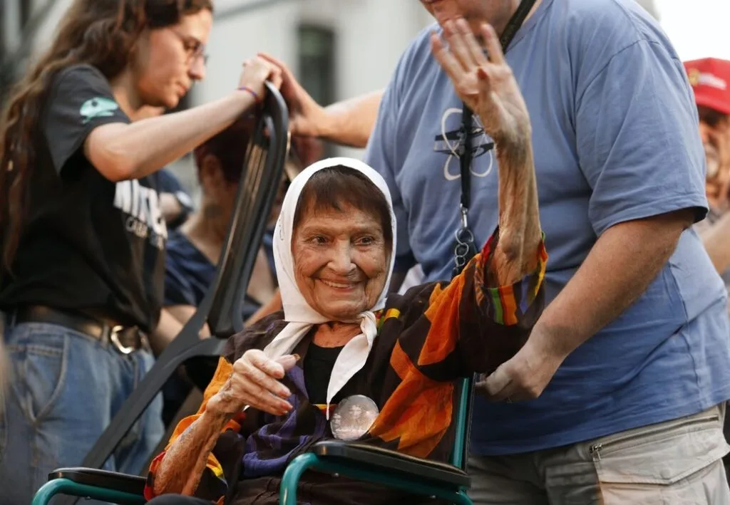 Murió Taty Almeida, figura clave de Madres de Plaza de Mayo Línea Fundadora