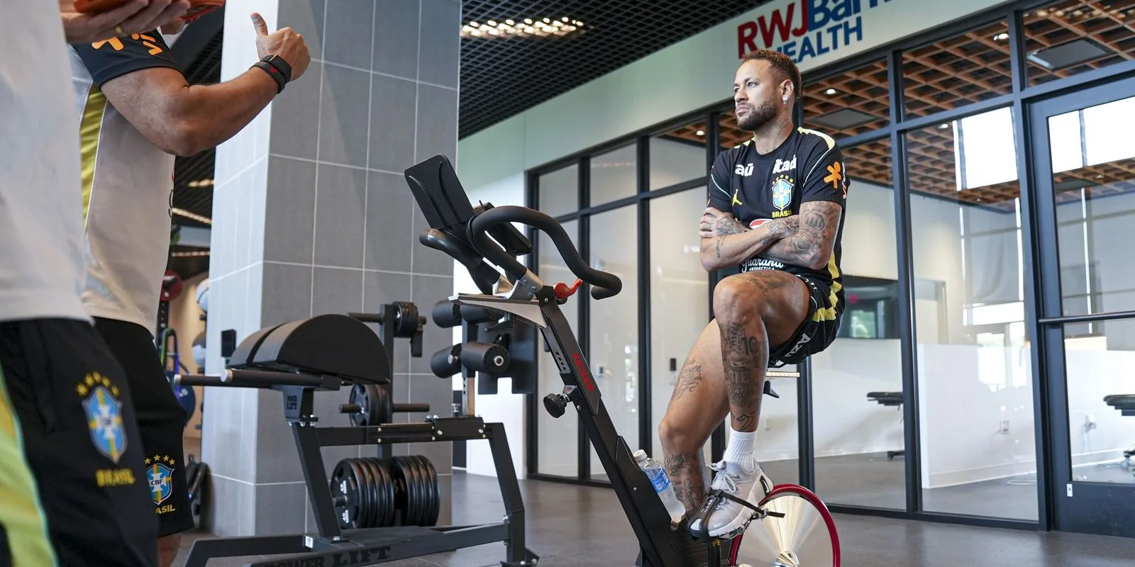 Neymar presenta buena evolución en su recuperación pero sigue en duda para el Mundial