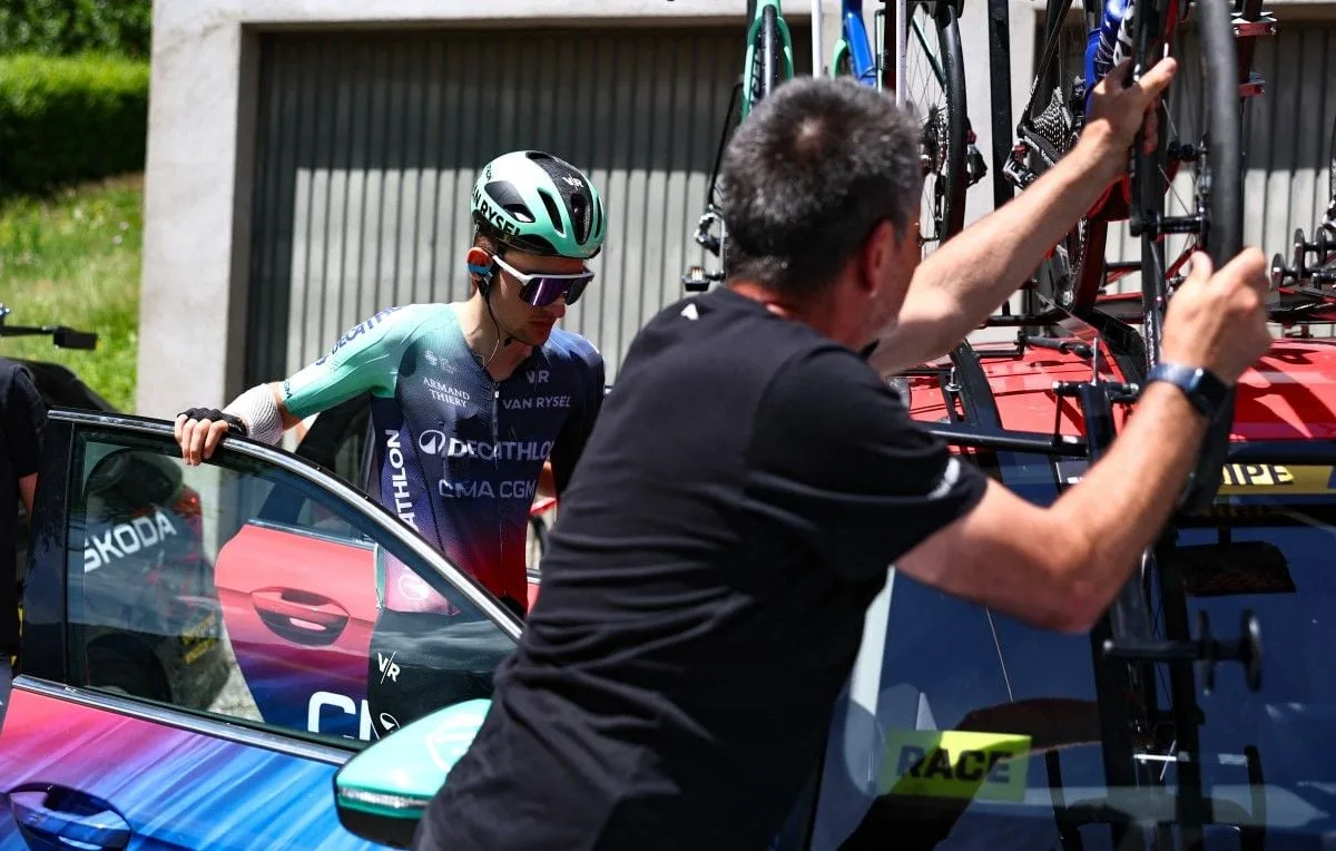 Paul Seixas abandona la última etapa del Tour Auvernia-Ródano-Alpes tras su caída