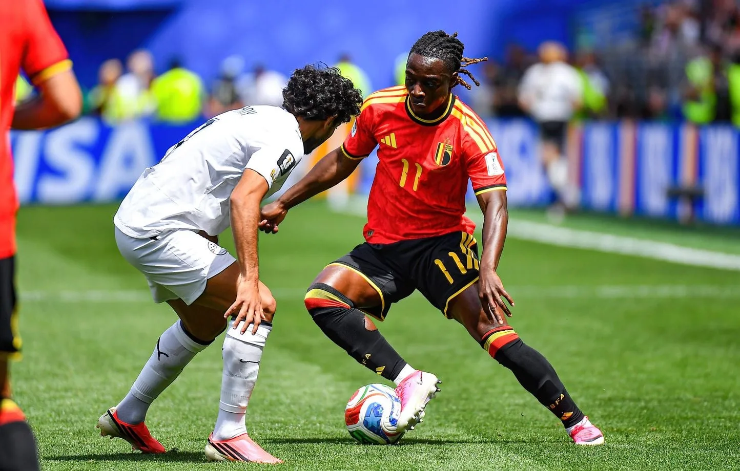Polémica en Francia por críticas a jugador belga que quiere presenciar el nacimiento de su hijo