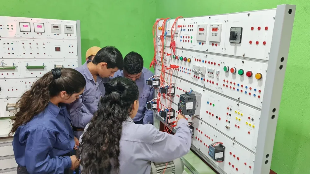 Primera transferencia de fondos nacionales para escuelas técnicas tras casi seis meses de espera