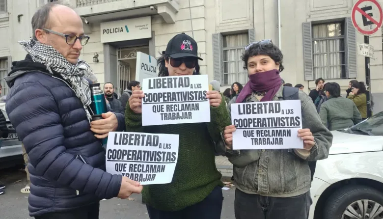 Protesta de cooperativistas en La Plata deja 19 detenidos tras incidentes frente al Palacio Municipal