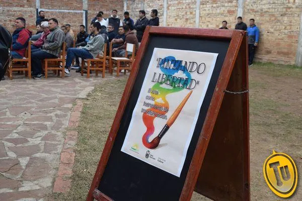 Reconocen talento artístico en personas privadas de su libertad en la Unidad Penal N°8